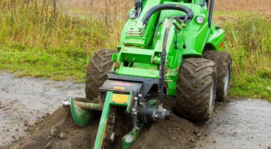 Avant trench digging