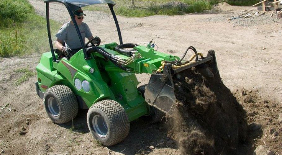 Avant with bucket attachment 2